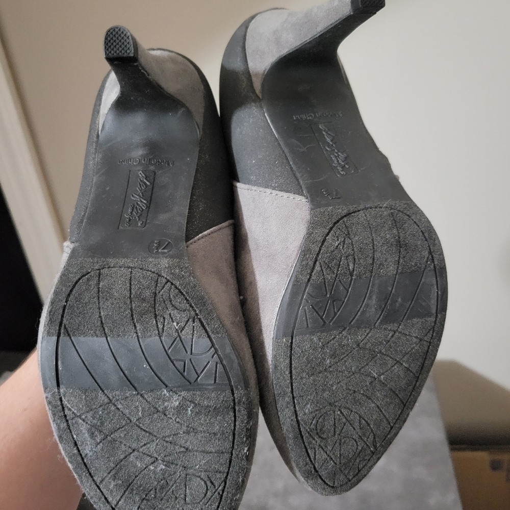 Heels - Picture 4 of 6